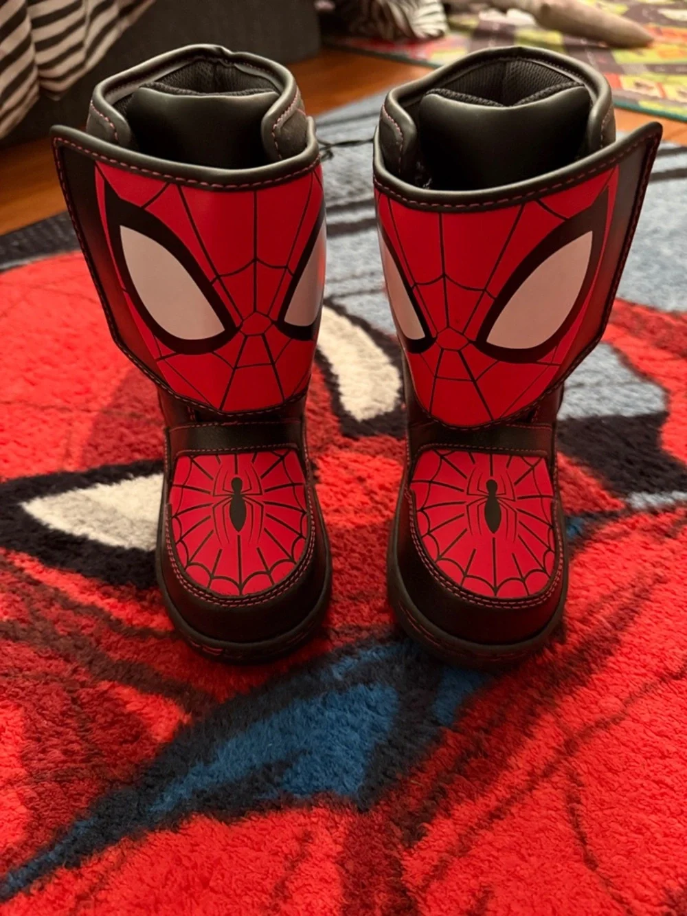 NWT • marvel • spiderman Velcro light up boots